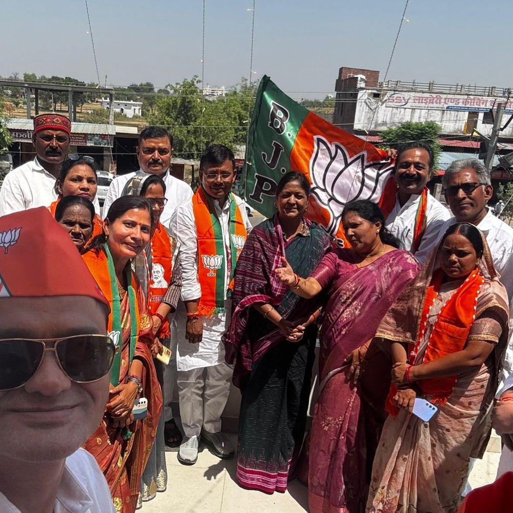 
                 जौनपुर में भाजपा का स्थापना दिवस मनाया गया:राज्यसभा सांसद सीमा द्विवेदी ने राष्ट्र सेवा पर जोर दिया 
            