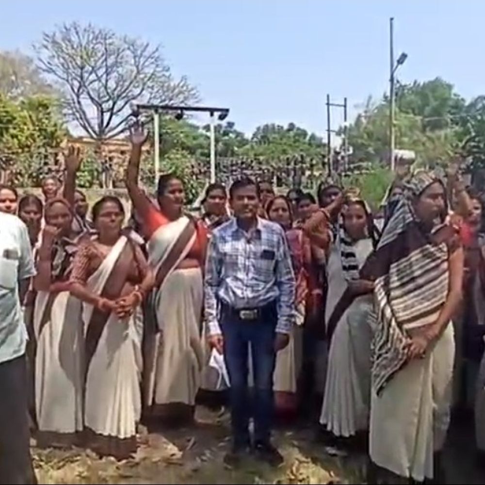 आशा बहुओं को तीन माह से वेतन नहीं मिला:बहराइच में जिलाधिकारी से शिकायत कर प्रदर्शन किया