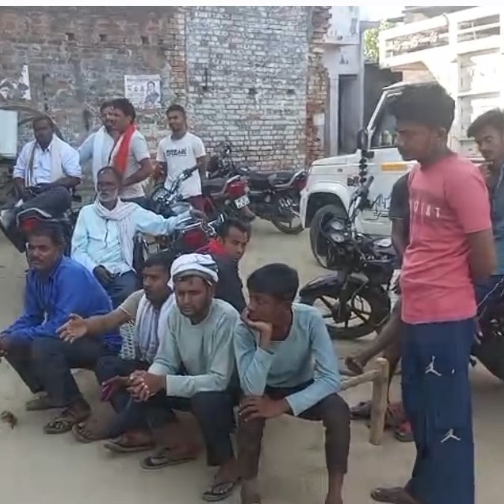 देवरिया में निर्माण कार्य के दौरान मजदूर की मौत:भटनी के सकरापार गांव में छत से गिरा, अस्पताल ले जाते समय तोड़ा दम