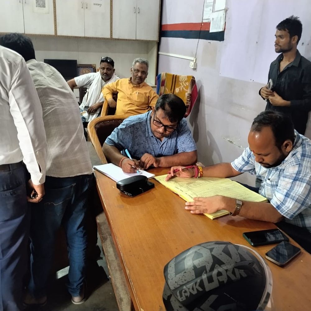 
                 अंबेडकरनगर में एलपीजी, पेट्रोल, डीजल की कमी नहीं:एजेंसियों को नियमानुसार वितरण सुनिश्चित करने का निर्देश, उल्लंघन पर होगी कार्रवाई 
            