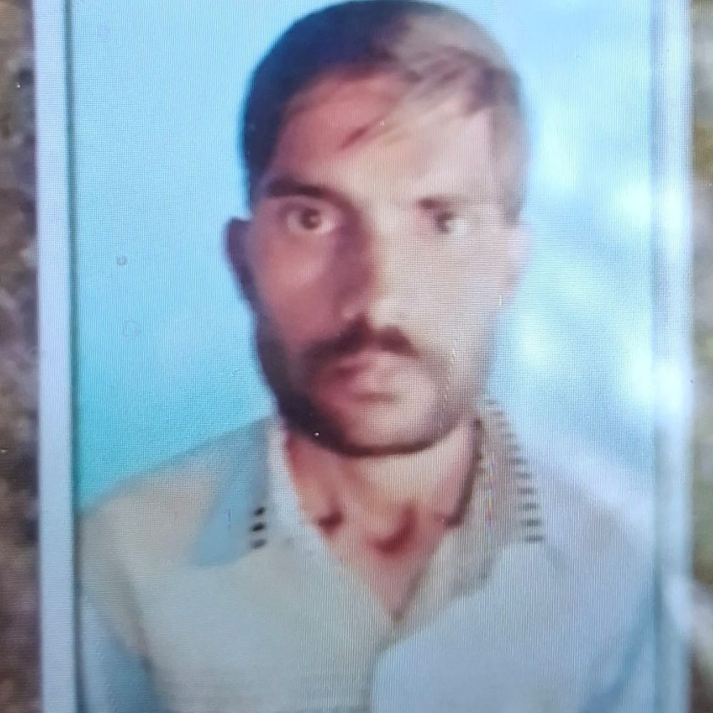 
                 जालौन में युवक की संदिग्ध हालत में मौत:कमरे में बंद कर आग लगाने की आशंका, भाई बोला- कर्ज से था परेशान 
            