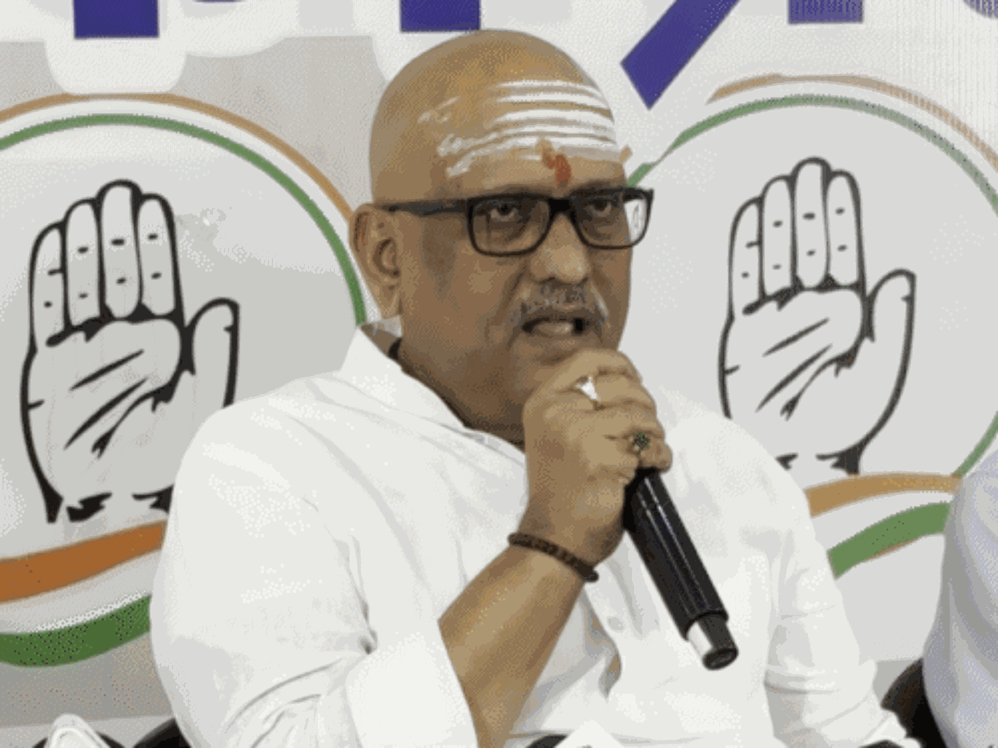 
                 आपदा के बाद भी सरकार सो रही:अजय राय बोले,10 से 70% फसलें नष्ट, सीएम को पत्र लिखकर मुआवजा की मांग 
            