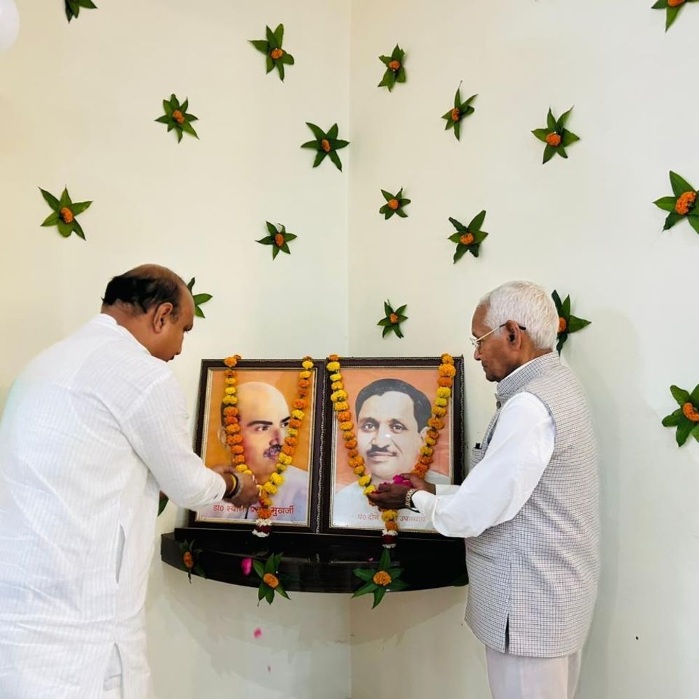 हरदोई में भाजपा स्थापना दिवस:कार्यकर्ताओं ने संगठन सशक्त करने का संकल्प लिया, पार्टी कार्यालय में बैठक