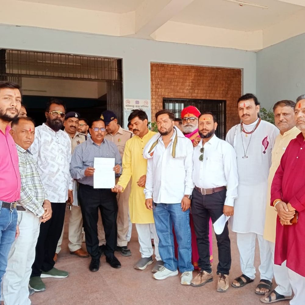 देवास में सिविल लाइन थाने के निर्माण का विरोध:  हिंदू समाज के लोगों ने धार्मिक स्थान को बचाने की मांग की, अपर कलेक्टर को ज्ञापन सौंपा – Dewas News