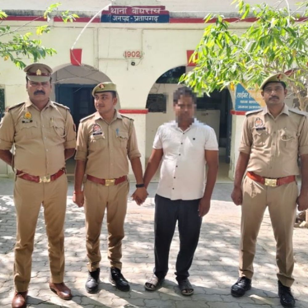 
                 आत्महत्या के लिए उकसाने के आरोप में पति गिरफ्तार:प्रतापगढ़ में महिला ने की थी आत्महत्या, ससुराल पक्ष के अन्य आरोपी फरार 
            