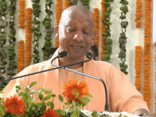 
                 योगी कांग्रेस के पूर्व जिलाध्यक्ष को याद कर भावुक हुए:आखिरी मुलाकात की कहानी सुनाई, बोले- हर अंबेडकर प्रतिमा पर छत्र लगेगा 
            