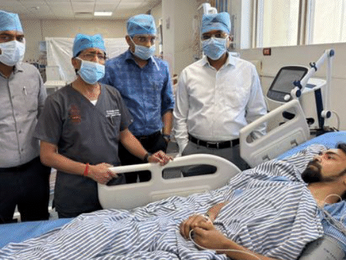 
                 गेमिंग एप से फंसाते थे किडनी डोनर:हारने पर देते थे लोन; कानपुर के डॉक्टर समझाते- एक किडनी वाले लंबा जीते हैं 
            