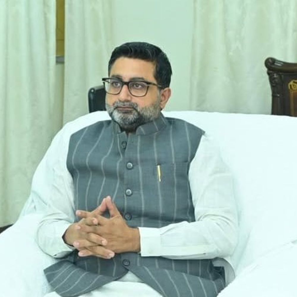 प्रभारी मंत्री दानिश आजाद अंसारी ललितपुर पहुंचे:विकास कार्यों की समीक्षा की, पंचायत चुनाव पर बोले शासन देगा जानकारी