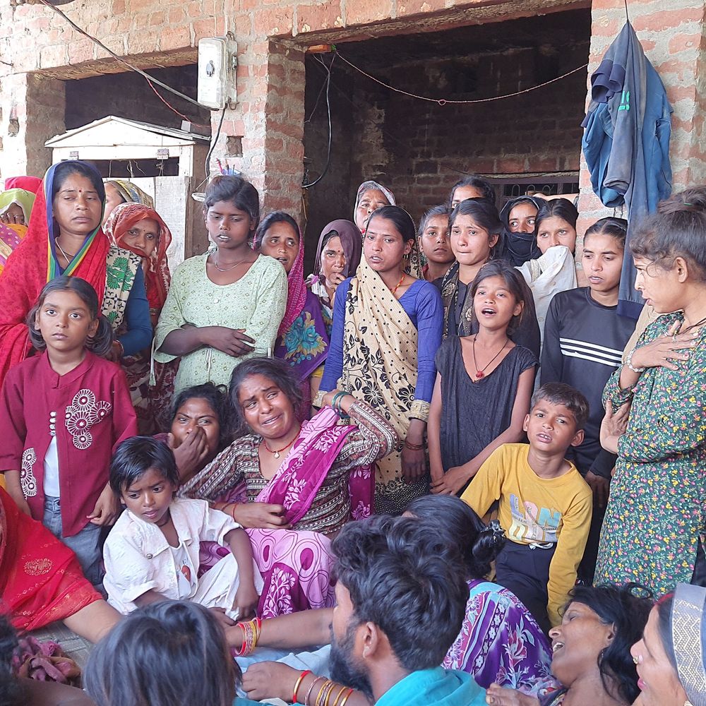 शादी के 28 दिन बाद युवक का लटका मिला शव:रायबरेली में घर से 100 मीटर दूर पेड़ पर लटका पाया, जांच में जुटी पुलिस