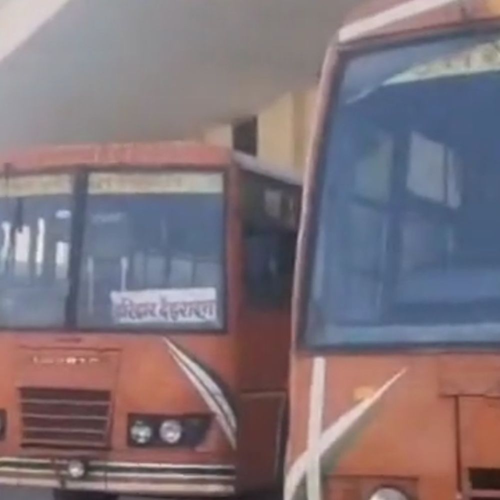 मुरादाबाद में 20 बसों का समय रिकॉर्ड नहीं:रोडवेज बस अड्डे पर संचालन व्यवस्था में बरती जा रही लापरवाही, लोगों ने की कार्रवाई की मांग