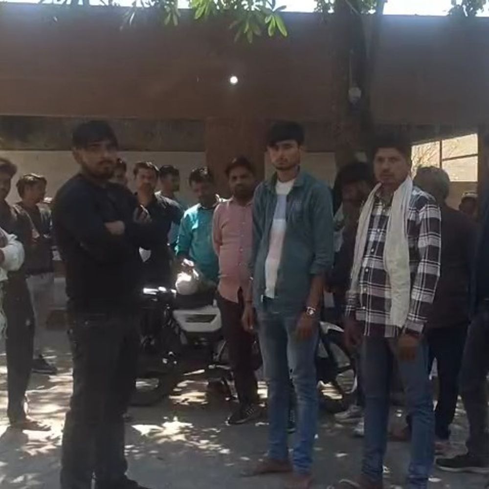 मथुरा में तेज रफ्तार पिकअप ने श्रमिक को कुचला:काम न मिलने पर लौट रहा था घर, ड्राइवर फरार