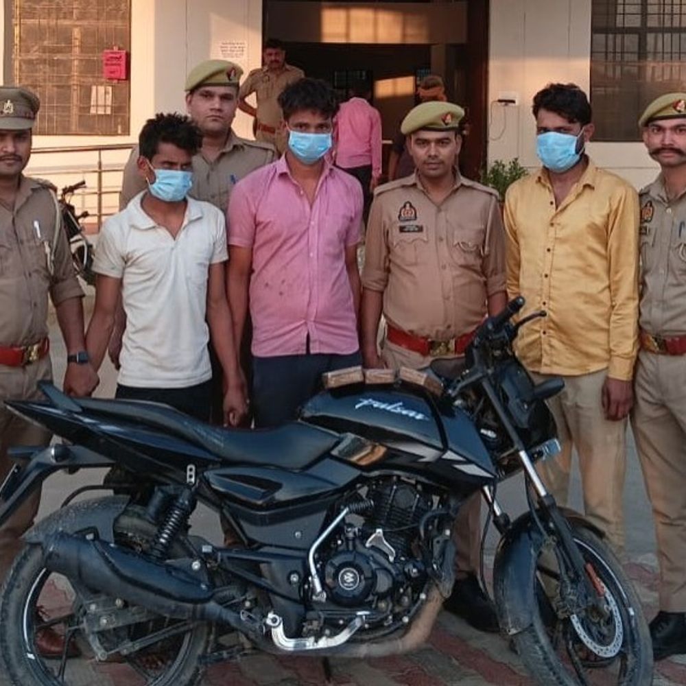 
                 हरदोई में लूट करने वाले तीन आरोपी गिरफ्तार:मोबाइल और नकदी बरामद, परिचित ने रची थी साजिश 
            