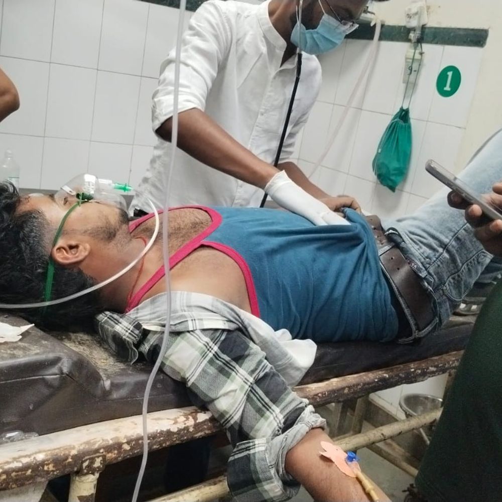 पिलानी में ट्रोले ने बाइक सवारों को 30 मीटर घसीटा:  दो युवक गंभीर घायल, हायर सेंटर रेफर; पुलिस जांच में जुटी – Pilani News