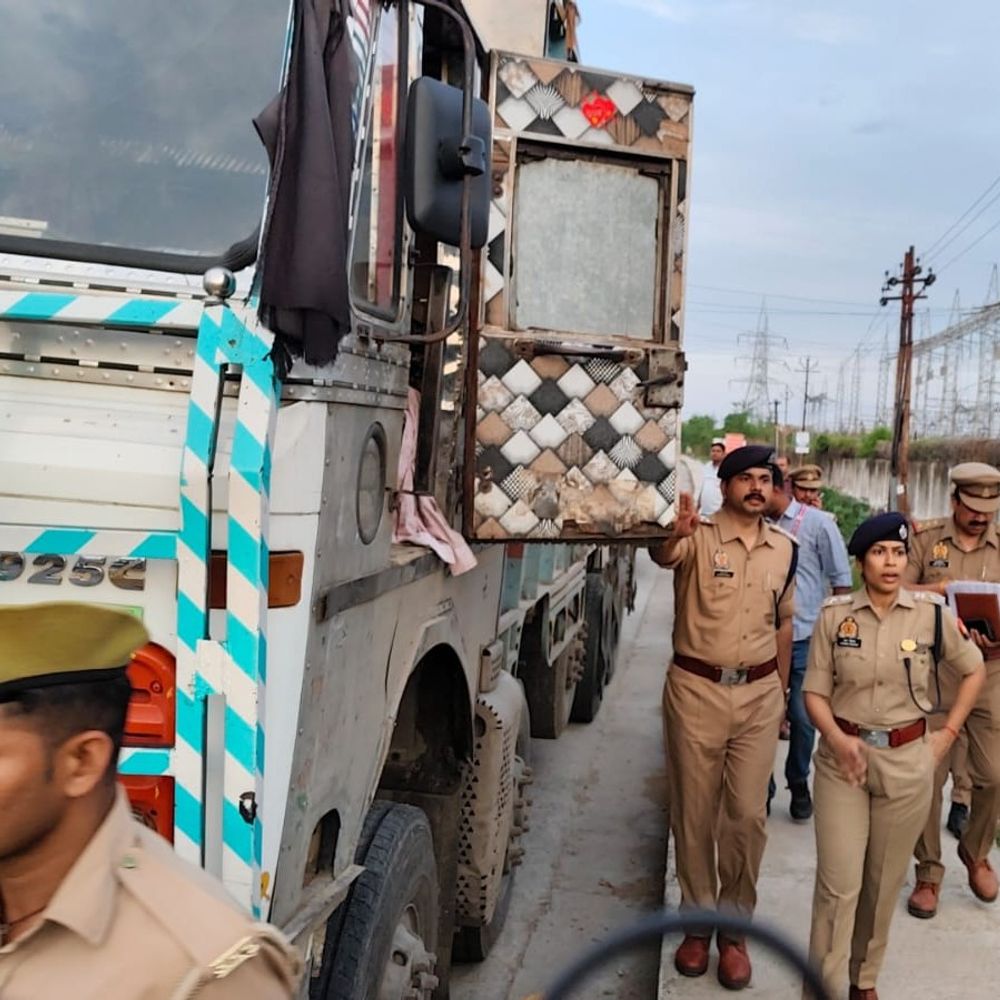 सुल्तानपुर में हाइवे पर ट्रक ड्राइवर की हत्या:पोस्टमार्टम में सिर पर तीन चोटें मिलने की पुष्टि, पिता ने खलासी के खिलाफ दर्ज कराया केस