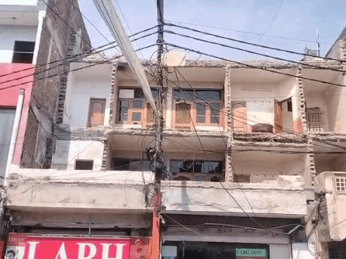 
                 सेंट्रल मार्केट ध्वस्तीकरण को लेकर सुप्रीम कोर्ट में सुनवाई आज:मेरठ के पूर्व कमिश्नर और आवास विकास के चेयरमैन विस्तृत रिपोर्ट के साथ पहुंचे 
            