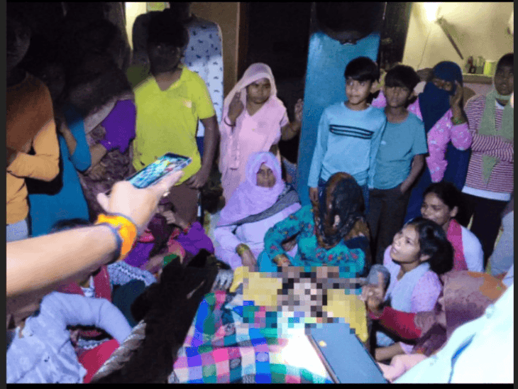 
                 बुलंदशहर में युवक की पोखर में डूबकर मौत:8 घंटे के रेस्क्यू के बाद मिला शव, चार भाइयों में सबसे बड़ा था मृतक 
            