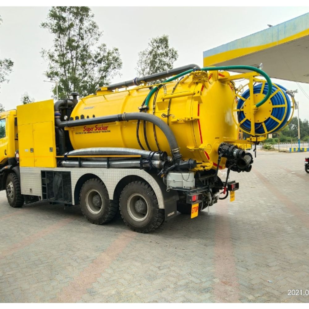 
                 वाराणसी नगर निगम खरीदेगा ढाई-करोड़ की सुपर साकर मशीन:बरसात में सीवर ओवरफ्लो से मिलेगी निजात, 15 जून तक सफाई करवाने का लक्ष्य तय 
            