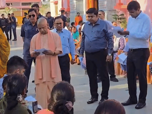 
                 CM ने कहा, इलाज खर्च में सरकार करेगी भरपूर मदद:जनता दर्शन में 200 लोगों की सुनी समस्याएं 
            