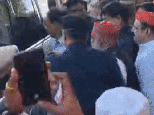 
                 अखिलेश यादल बोले- BJP ने SIR नहीं NCR कराया:बीजेपी हारने पर इलेक्शन कमीशन के साथ मिलकर करती है साजिश 
            