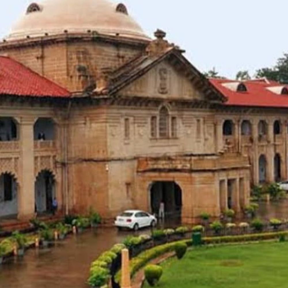 शिक्षामित्रों मामले में यूपी सरकार दो माह में फैसला ले:शिक्षामित्रों को नियमित कर सहायक अध्यापक का वेतन देने का मामला