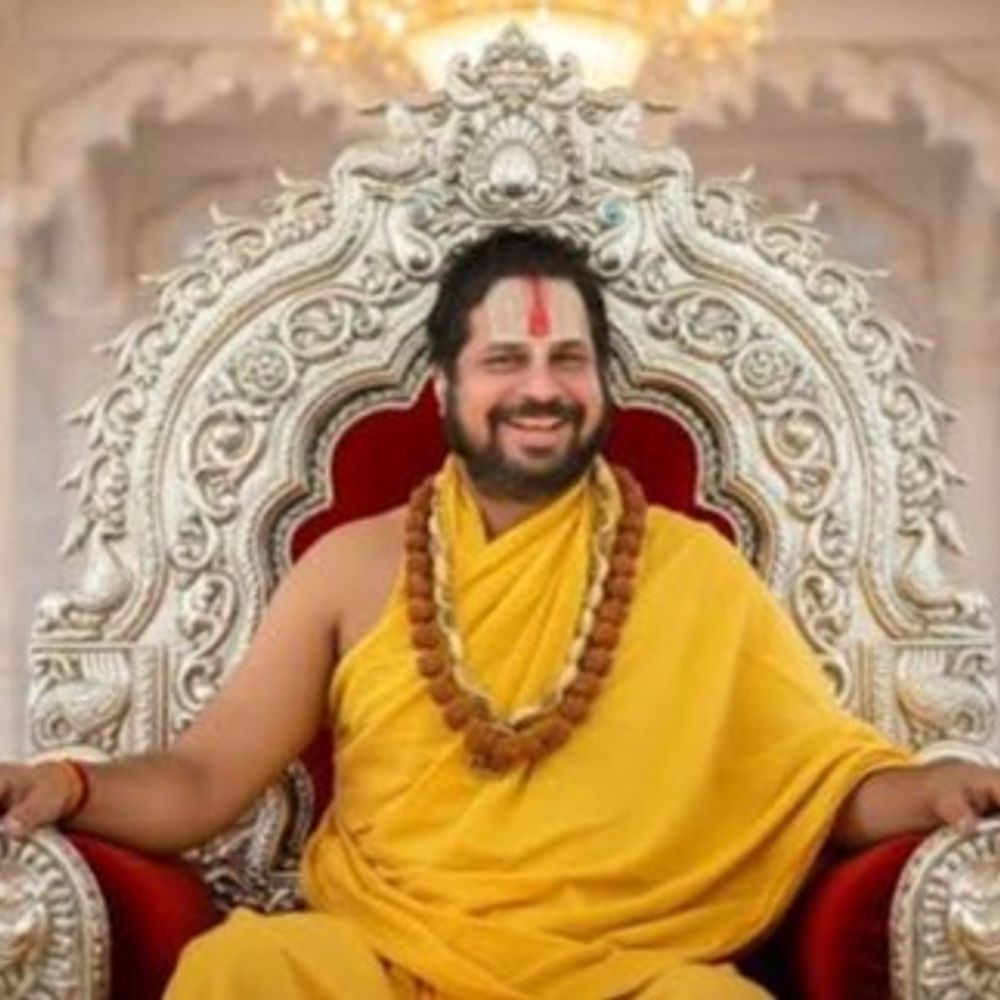 
                 महाकुंभ में मिली थी ‘जगद्गुरु रामानन्दाचार्य’ की उपाधि:विकसित भारत 2047 को आध्यात्मिक आधार देने के लिए स्वामी सतिशाचार्य का अभियान तेज ,‘कुटुंब प्रबंधन’ से समाज को जोड़ने की पहल 
            