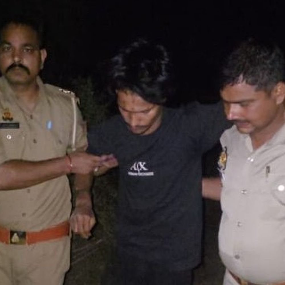 
                 25 हजार के इनामी के पैर में लगी गोली:कानपुर देहात में पुलिस मुठभेड़, दूसरा साथी फरार; आरोपी पर दर्ज हैं 18 मुकदमे 
            