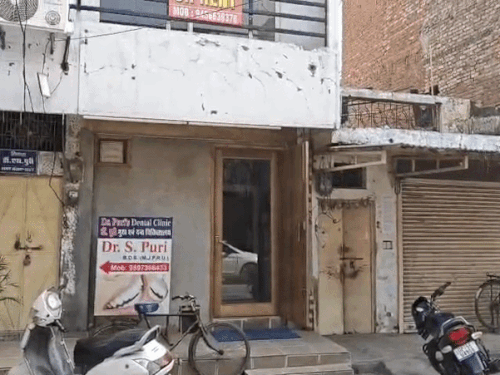 
                 सुप्रीम कोर्ट ने मेरठ के पूर्व कमिश्नर को लगाई फटकार:मेरठ की सेंट्रल मार्केट में ध्वस्तीकरण की प्रक्रिया को रोकने के आदेश का मांगा स्पष्टीकरण 
            