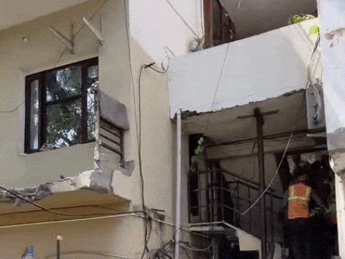 चंडीगढ़ में हथौड़ों से तोड़ा अवैध निर्माण:  विरोध करने पर कई घर मालिक हिरासत में लिए; 9 सेक्टरों में होगी तोड़फोड़ – Chandigarh News