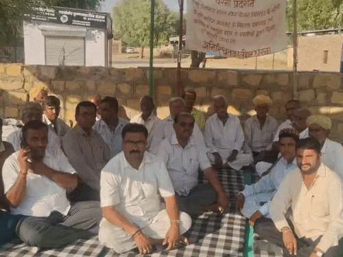 रामगढ़ में तीन महीने से ग्रामीणों का धरना जारी:  सीमेंट ब्लॉक्स आवंटन का कर रहे विरोध, उग्र आंदोलन की चेतावनी – Jaisalmer News