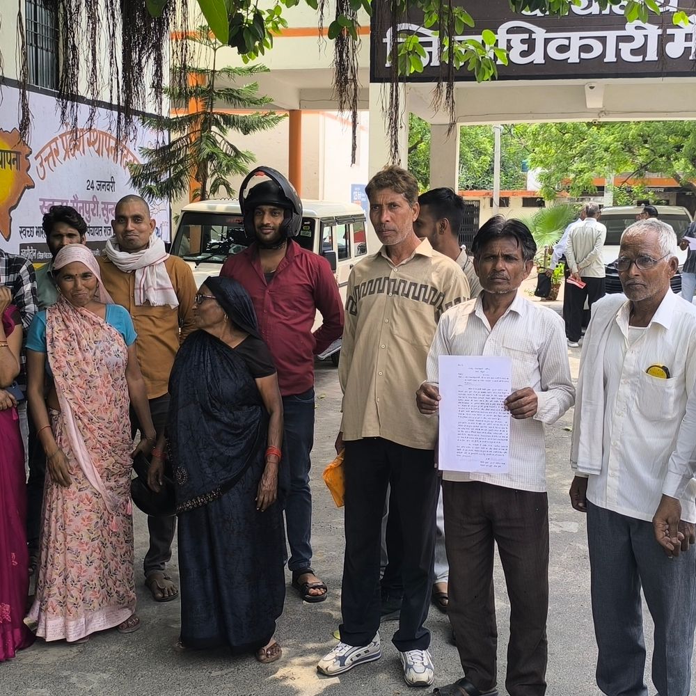 मैनपुरी के करहल में तालाब के रास्ते पर अवैध कब्जा:ग्रामीण को जान से मारने की दी धमकी, SDM से कार्रवाई की मांग