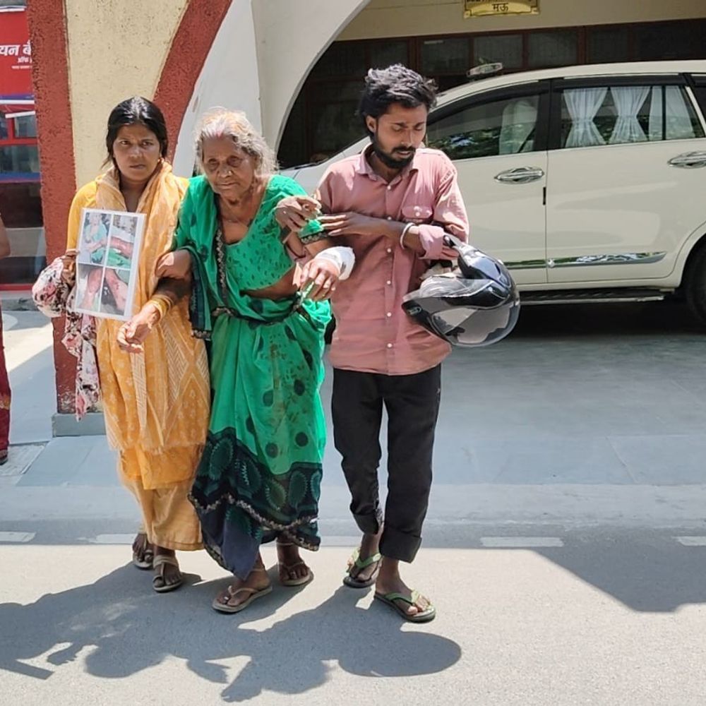 मऊ में जमीनी विवाद पर दो पक्षों में मारपीट:कई लोग घायल, पीड़िता ने डीएम से की न्याय की गुहार