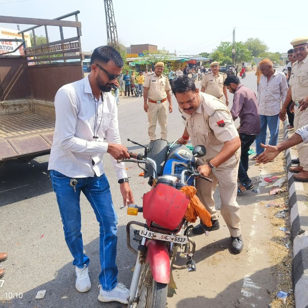 बांसवाड़ा में ट्रेलर ने बाइक सवार बुजुर्ग को कुचला, मौत:  लियो सर्किल पर पीछे से मारी टक्कर, बहन की हालत भी गंभीर – Banswara News