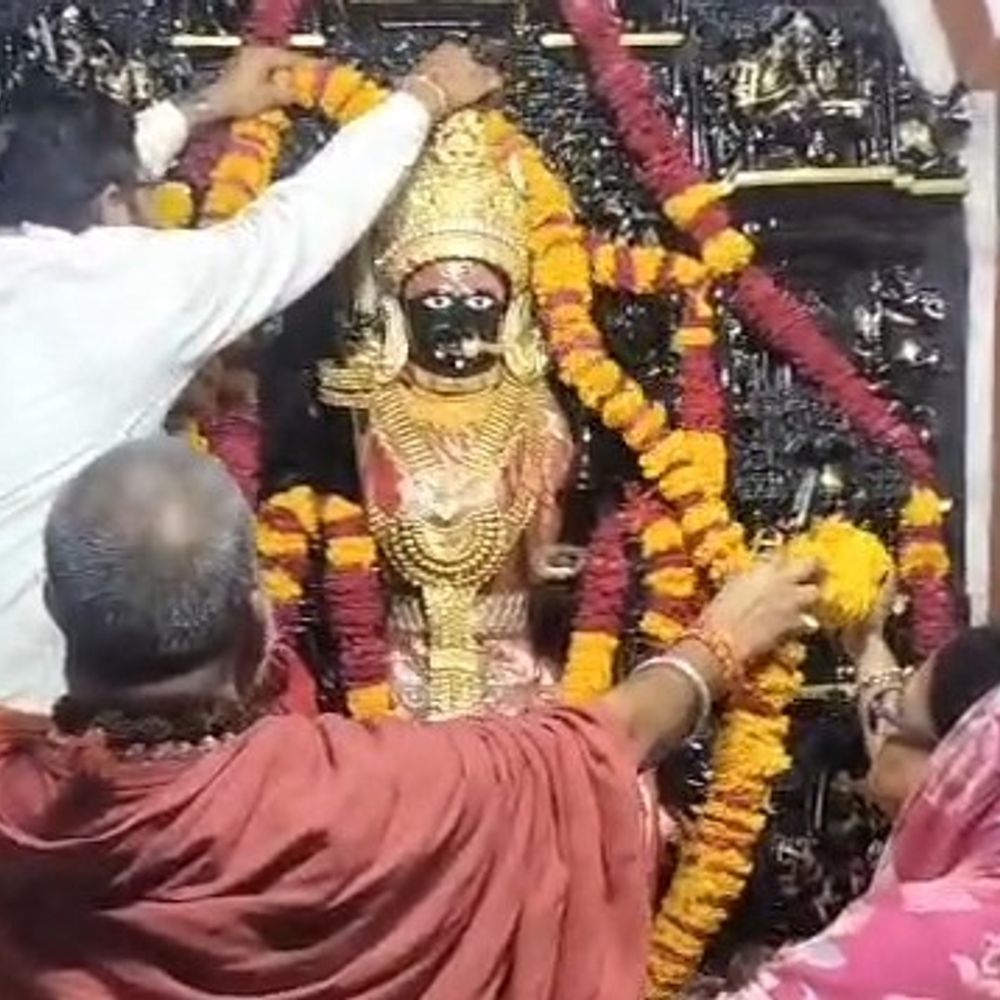 वसुंधरा राजे ने किए त्रिपुरा सुंदरी शक्तिपीठ के दर्शन:बोलीं- यहां आकर मन हल्का हो जाता है; कहा- हर महीने एक उपवास रखना चाहिए