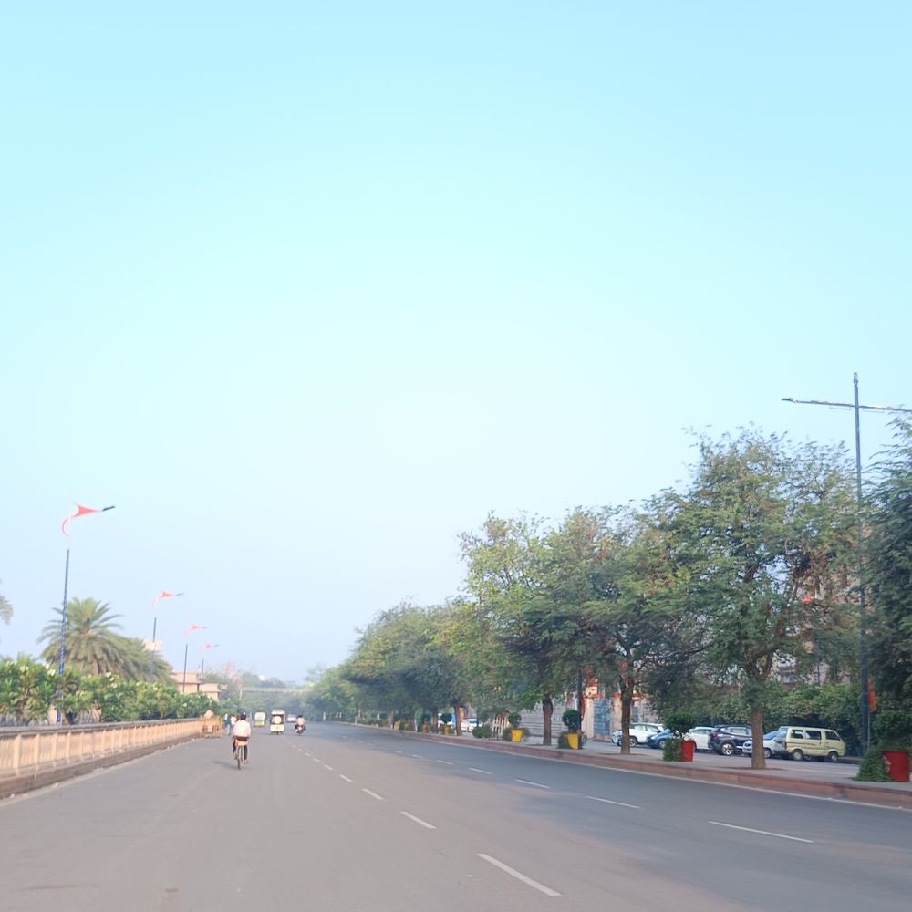 लखनऊ में बारिश का यलो अलर्ट:40 किलोमीटर प्रति घंटे की रफ्तार से चलेगी आंधी, गर्मी से मिलेगी राहत