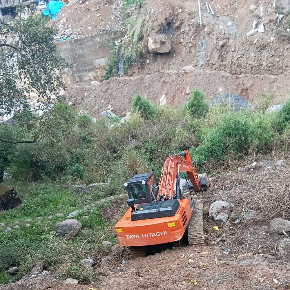 धर्मशाला के चराण खड्ड पर बिल्डरों का कब्जा:  स्टेडियम के पास हो रहा अवैध निर्माण, खुदाई में NGT के नियमों की अनदेखी, केस दर्ज – Dharamshala News