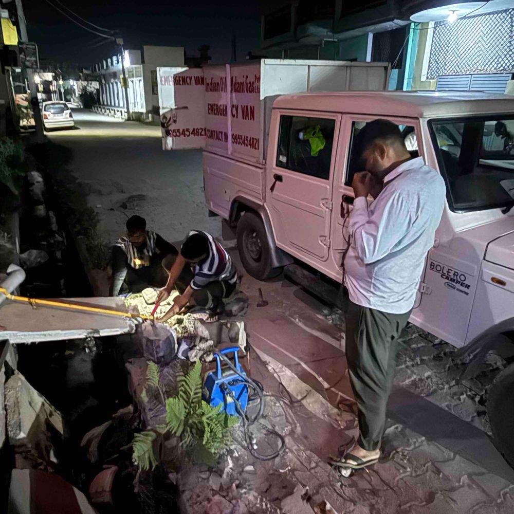 बुलंदशहर में अज्ञात वाहन ने तोड़ी गैस पाइपलाइन:सैकड़ों किलो गैस का रिसाव, बड़ा हादसा टला