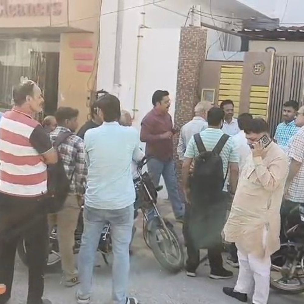 मुजफ्फरनगर में स्मार्ट मीटर लगाने पर हंगामा:बिना सूचना मीटर बदलने पहुंचे कर्मचारियों का स्थानीय लोगों ने किया विरोध