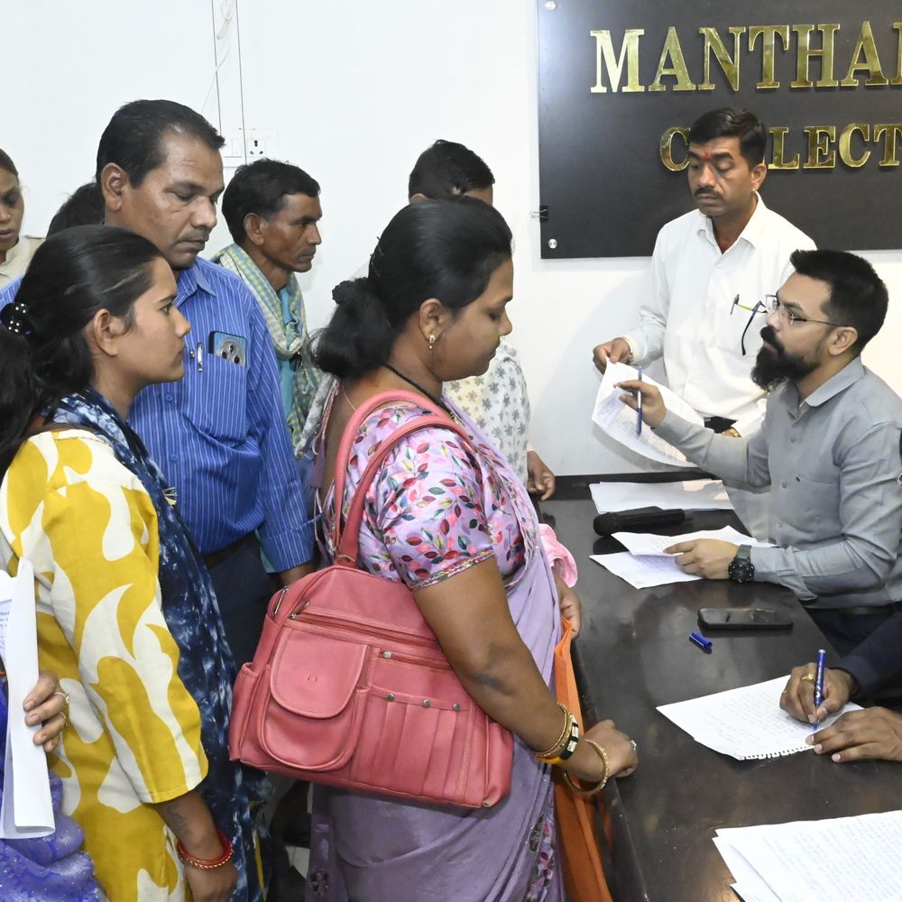 विजयपुर हेडमास्टर को हटाने की मांग, पेयजल समस्या भी उठी:  जनदर्शन में कलेक्टर ने अधिकारियों को समय सीमा में निराकरण के दिए निर्देश – Bilaspur (Chhattisgarh) News