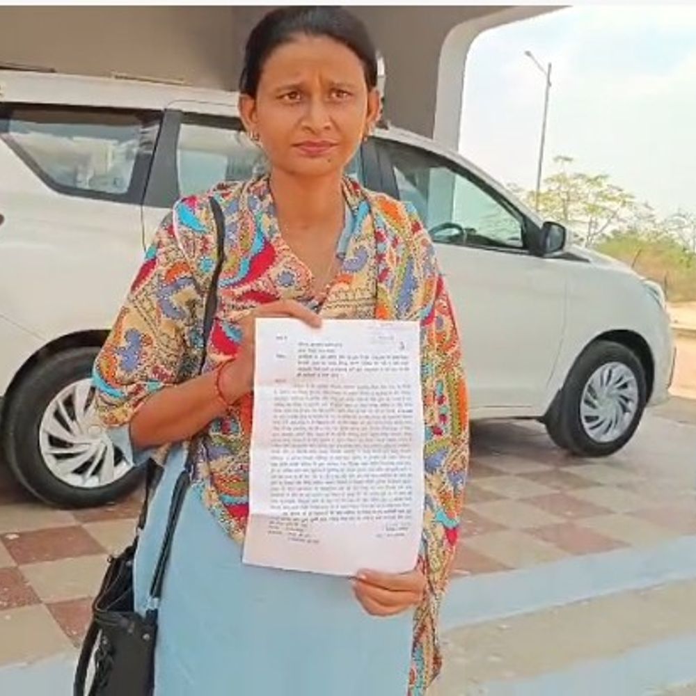 पहली पत्नी के रहते पति ने किया दूसरा निकाह:पन्ना में पीड़िता ने कलेक्टर से लगाई गुहार, बोली- घर से भी निकाल दिया