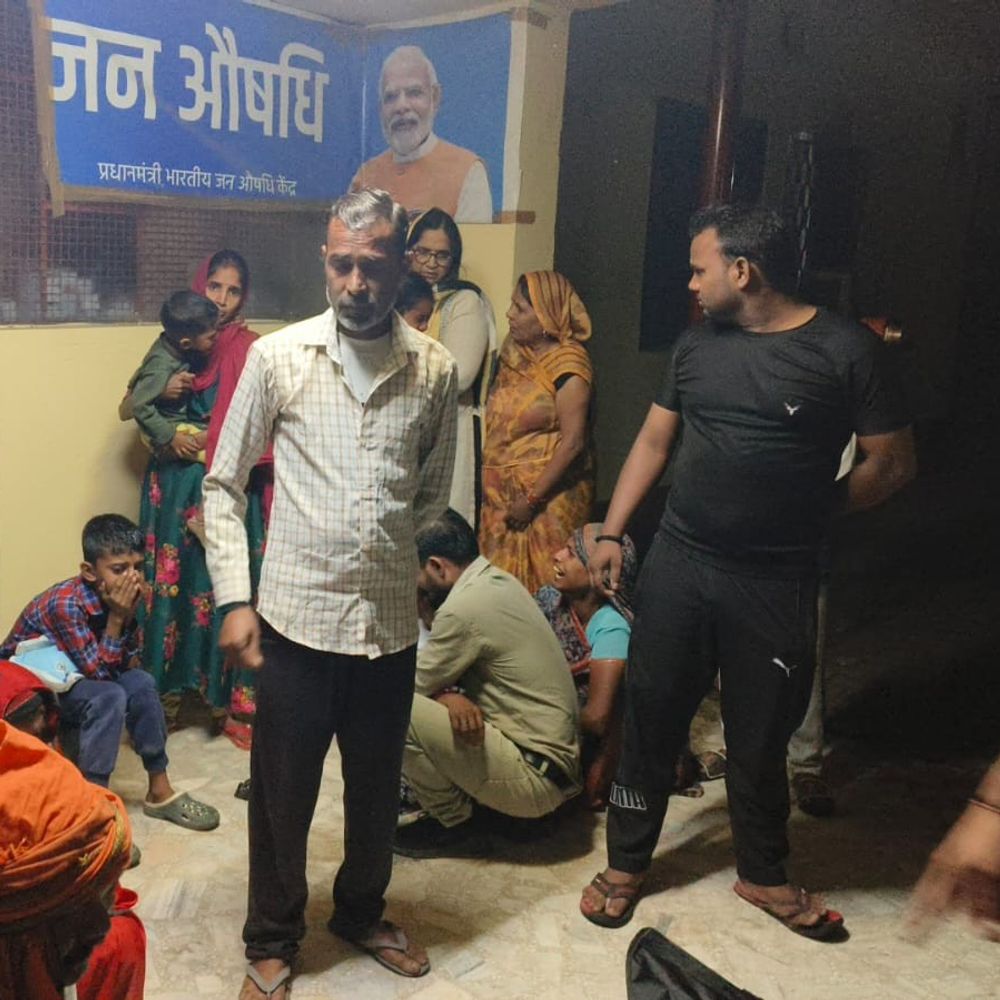 दो बाइकों की टक्कर में एक की मौत, दूसरा घायल:शाहजहांपुर के गुरैया गांव के पास तेज आंधी के दौरान हुआ हादसा