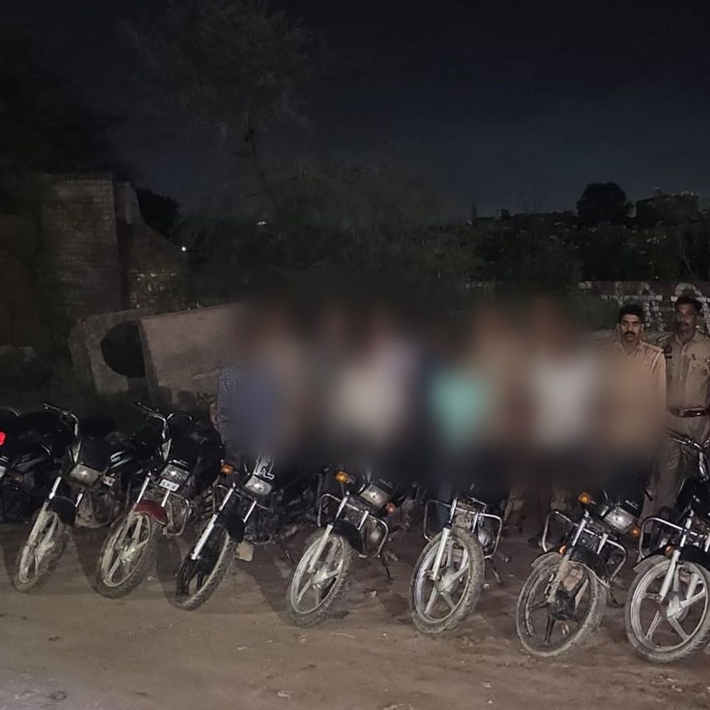 मथुरा में वाहन चोर गिरोह का पर्दाफाश:11 चोरी की बाइक बरामद, 2 गिरफ्तार और 3 नाबालिग हिरासत में