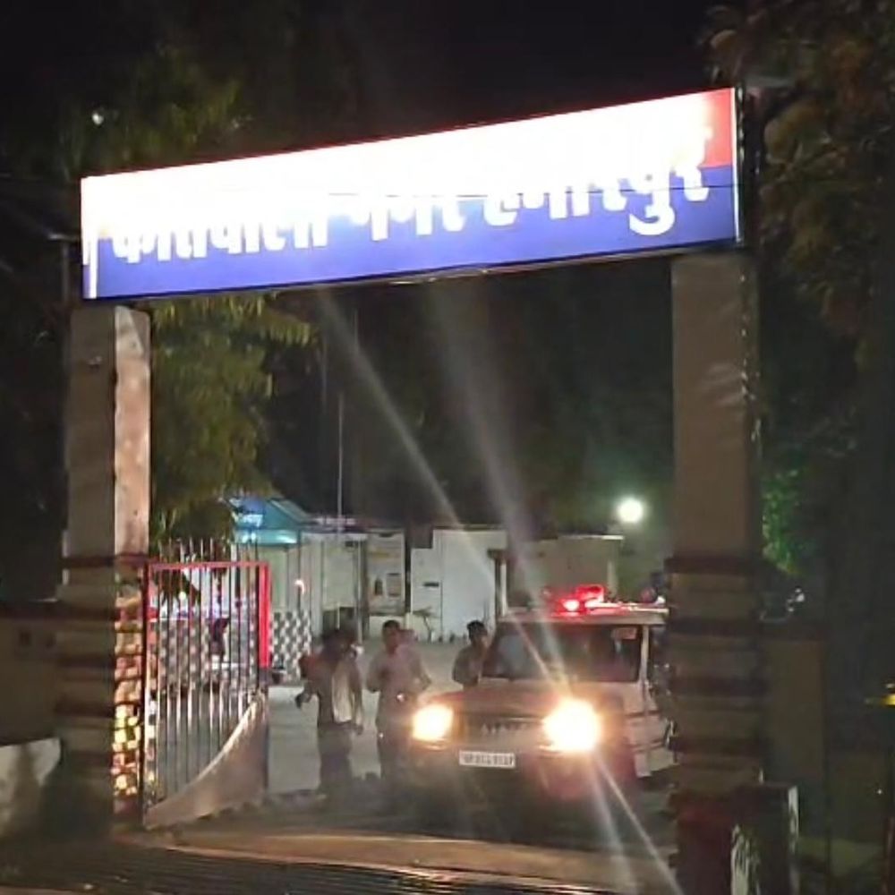 हमीरपुर में बिना रॉयल्टी, फर्जी नंबरप्लेट वाले दो ट्रक पकड़े:अवैध खनन-परिवहन में लिप्त मौरम माफियाओं में हड़कंप