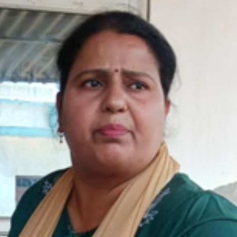 हाथरस नगर पालिका की महिला कर्मचारी सस्पेंड:एंटी करप्शन ने रिश्वत लेते पकड़ा था, PM आवास योजना के नाम पर लिए थे पैसे