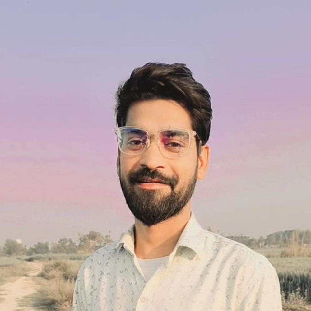 देवरिया में सड़क हादसे में युवक की मौत:दोस्त की पत्नी को भर्ती कराकर लौट रहे थे, वाहन ने बाइक को मारी टक्कर