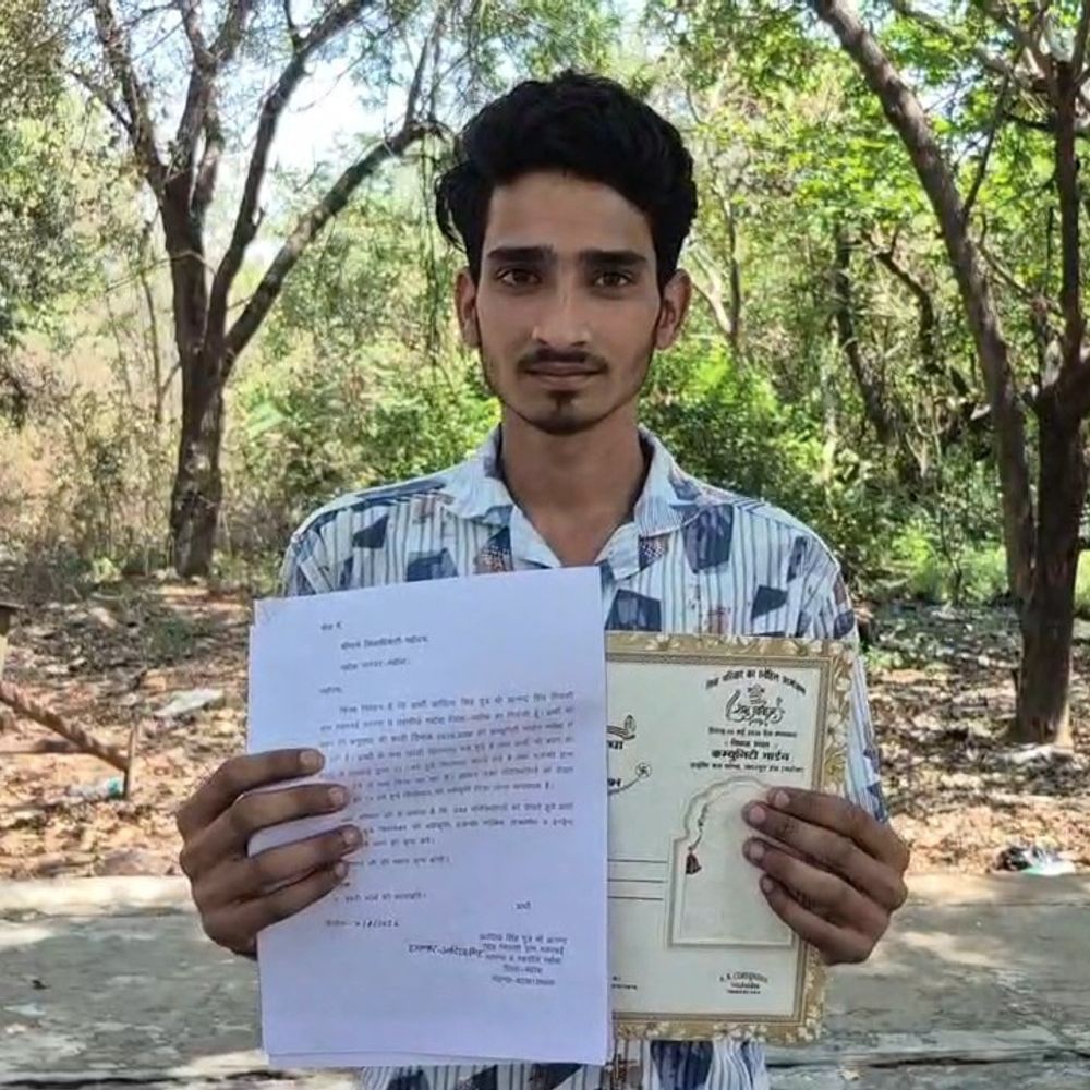 बहन की शादी के लिए सिलेंडर की मांग:महोबा में गैस एजेंसी ने मना किया, भाई डीएम के पास पहुंचा