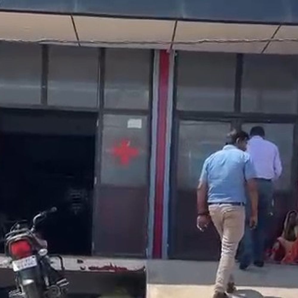 फर्रुखाबाद में बिना रजिस्ट्रेशन चल रहा अस्पताल सील:सीएमओ ने 3 मरीजों को शिफ्ट कराकर की कार्रवाई, संचालक को नोटिस