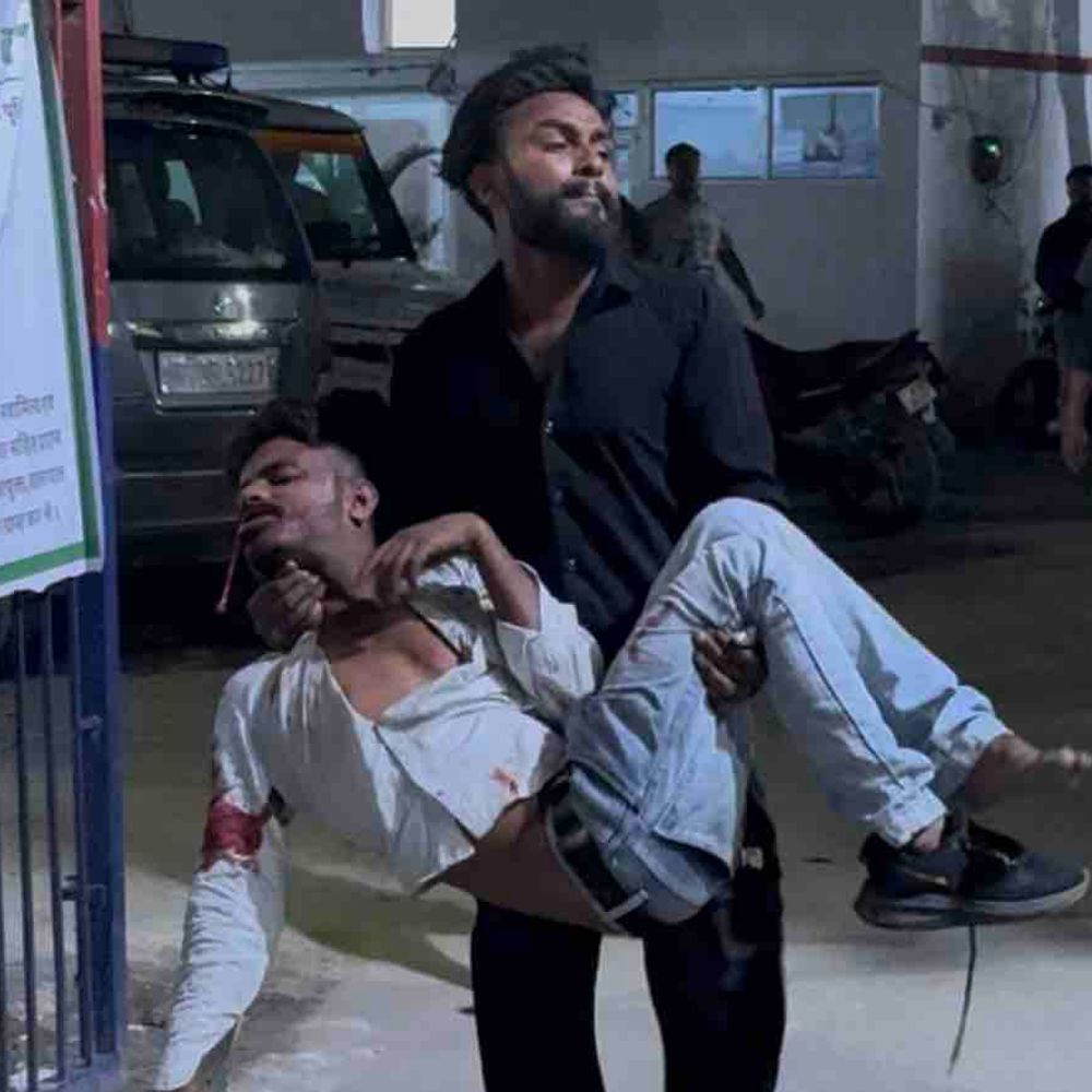 पुरानी रंजिश में युवक पर जानलेवा हमला:बदमाश काली कार में ले गए, पार्क में लहूलुहान फेंका