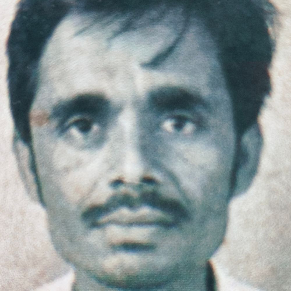 हरदोई में खेत की मेढ़ पर युवक का शव मिला:भाई ने लगाया हत्याकर शव फेंकने का आरोप, कहा- दो लोग लेकर गए थे