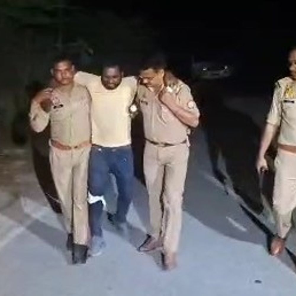 उन्नाव पुलिस ने इनामी गैंगस्टर को किया गिरफ्तार:मुठभेड़ में पैर में गोली लगने से हुआ घायल, साथी भी पकड़ा गया