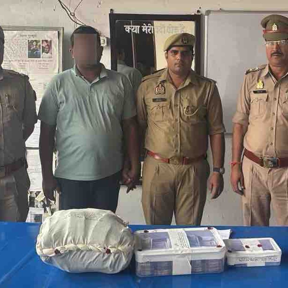 शातिर चोर गिरफ्तार, 9.57 लाख रुपये नकद बरामद:अवैध तमंचा और चोरी में प्रयुक्त स्कूटी भी जब्त